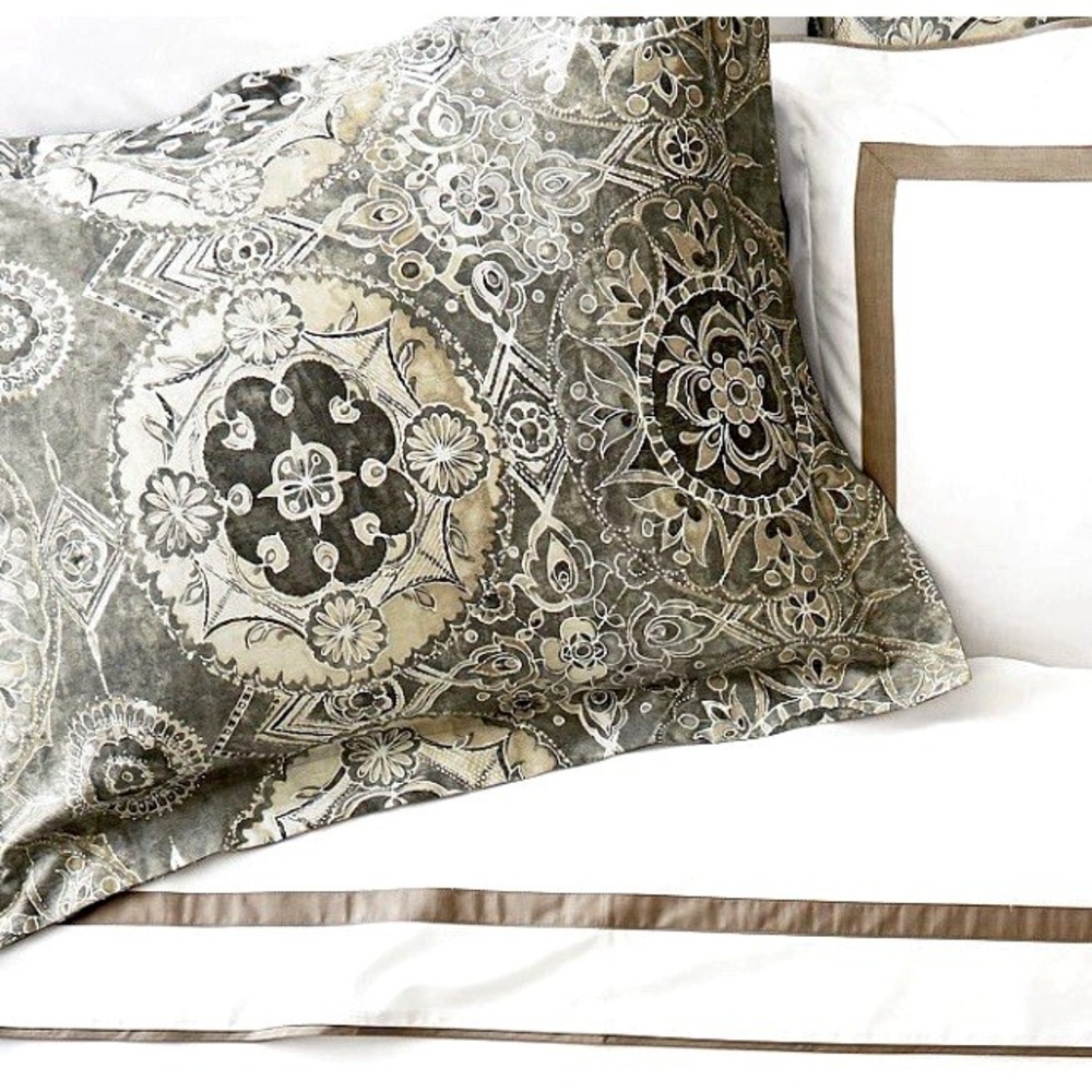 Pottery Barn JACQUELYN MEDALLION Organic EURO Sateen Sham Gray (2) NWT